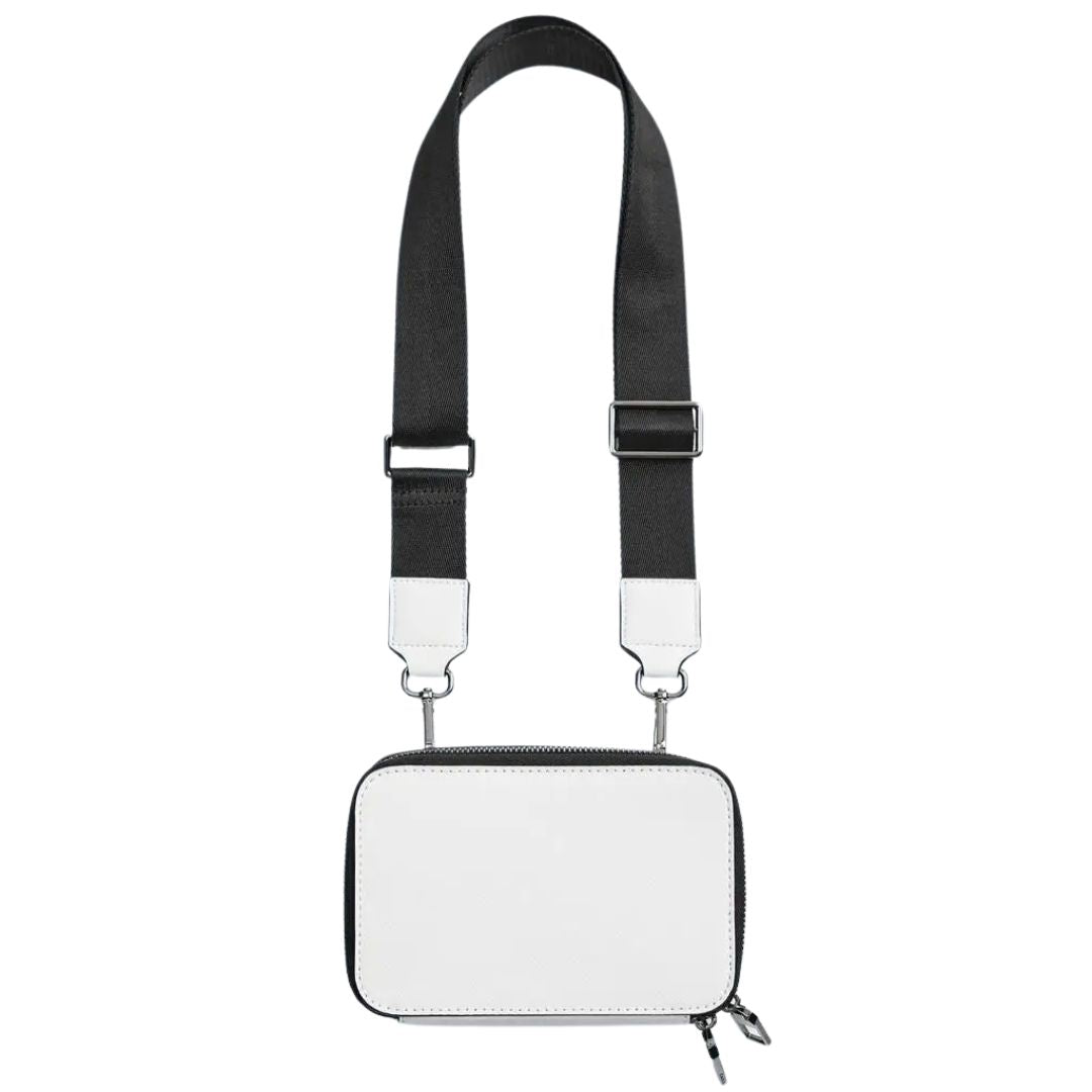 Sacoche blanche et rectangulaire à bandoulière sur fond blanc