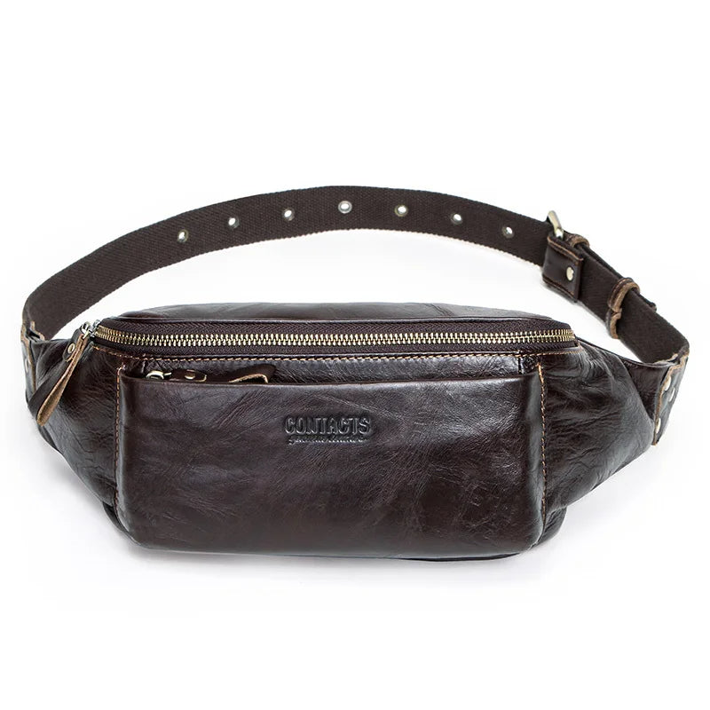 Sacoche banane homme vintage en cuir sur fond blanc