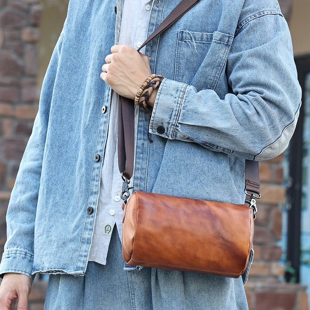 Sacoche bandoulière cuir homme compacte et cylindrique