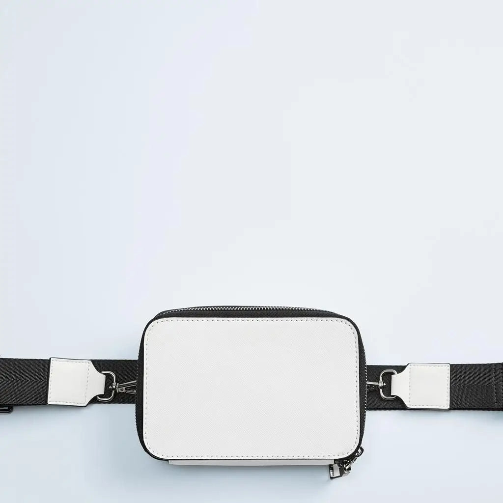 Sacoche blanche et rectangulaire à bandoulière