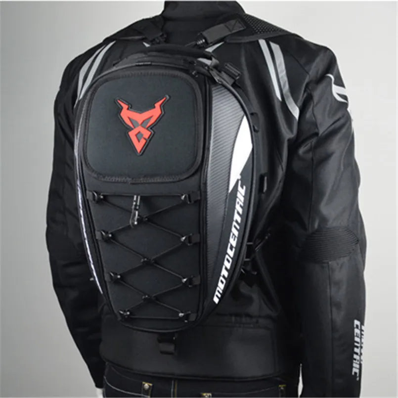 Sacoche moto moderne et design sur le dos d'un homme